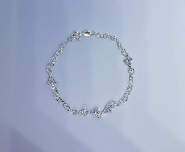 Pulseira com detalhe triangular